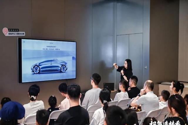 _上演跨季造梦代氪击掌小说_托举孩子们的汽车设计梦，极氪造梦季上演跨代“击掌”